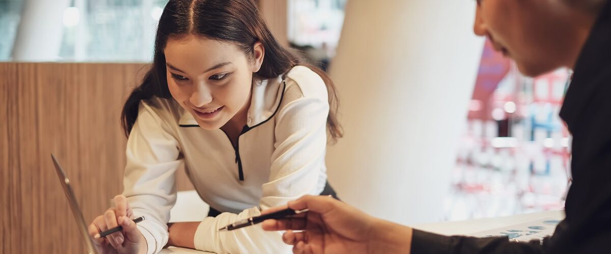 Konwersacje po angielsku - jaką szkołę językową wybrać?