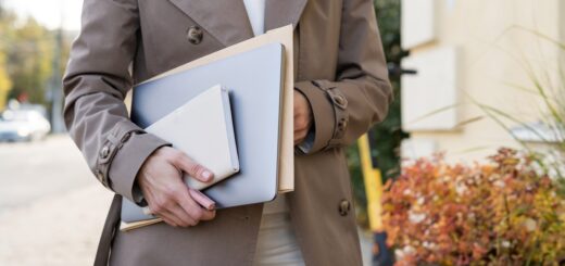 Jak zaprojektować teczkę z nadrukiem firmowym?