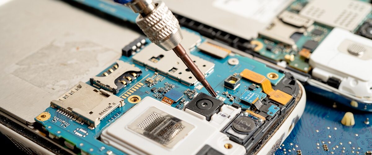 Napraw, zamiast wyrzucać. O zaletach napraw telefonów