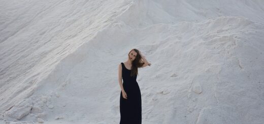 Modne sukienki na co dzień na zimę 2022