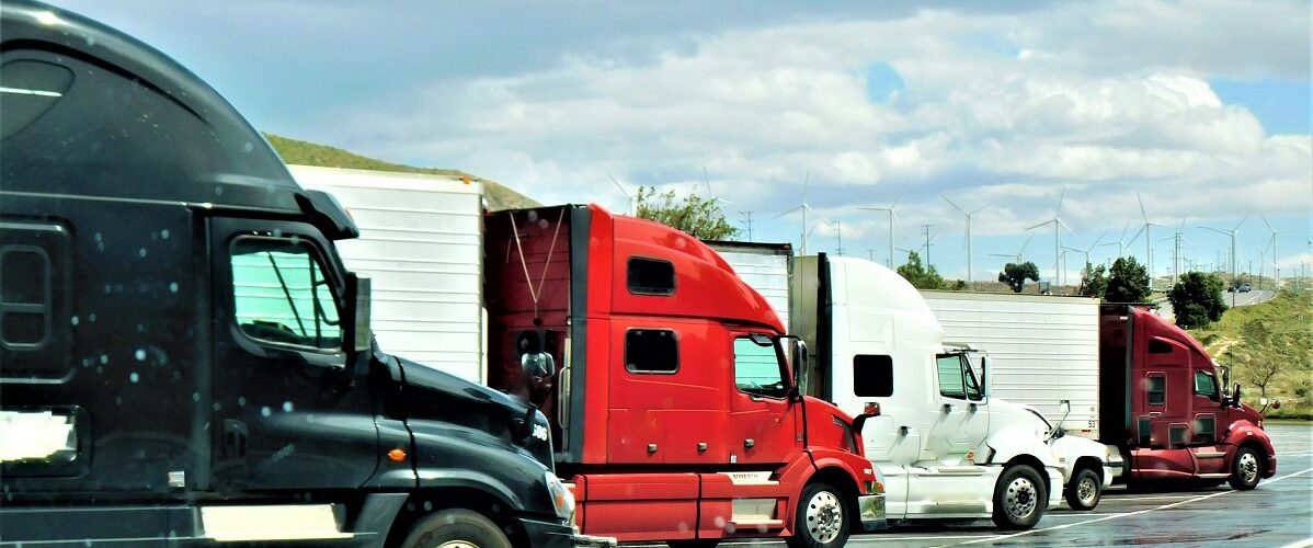 Transport całopojazdowy - czym się odznacza?