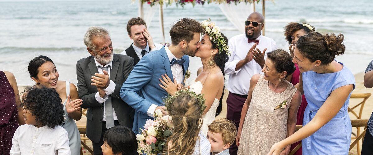 Jak ubrać się na letnie wesele, aby zachwycać?